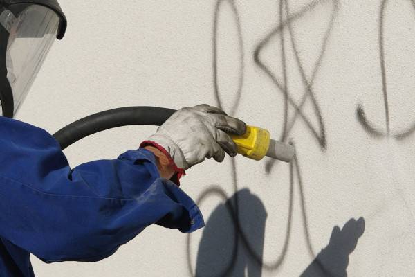 Hydrogommeuse graffiti