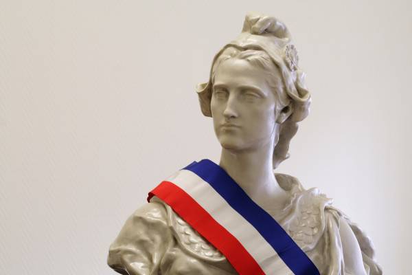 Marianne écharpe tricolore