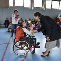 Transmission de la flamme olympique à l'IME Anaïs le 2/04/2024