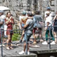 Dans la rue à Concarneau, de Sébastien Gestin