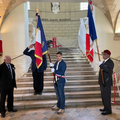 Dévoilement du drapeau des anciens combattants avec les jeunes du CMJ
