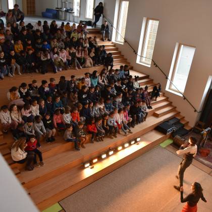 Spectacle théâtre La Passerelle dans l'agora de l'école Antoine de Saint-Exupéry - 30 janv 23